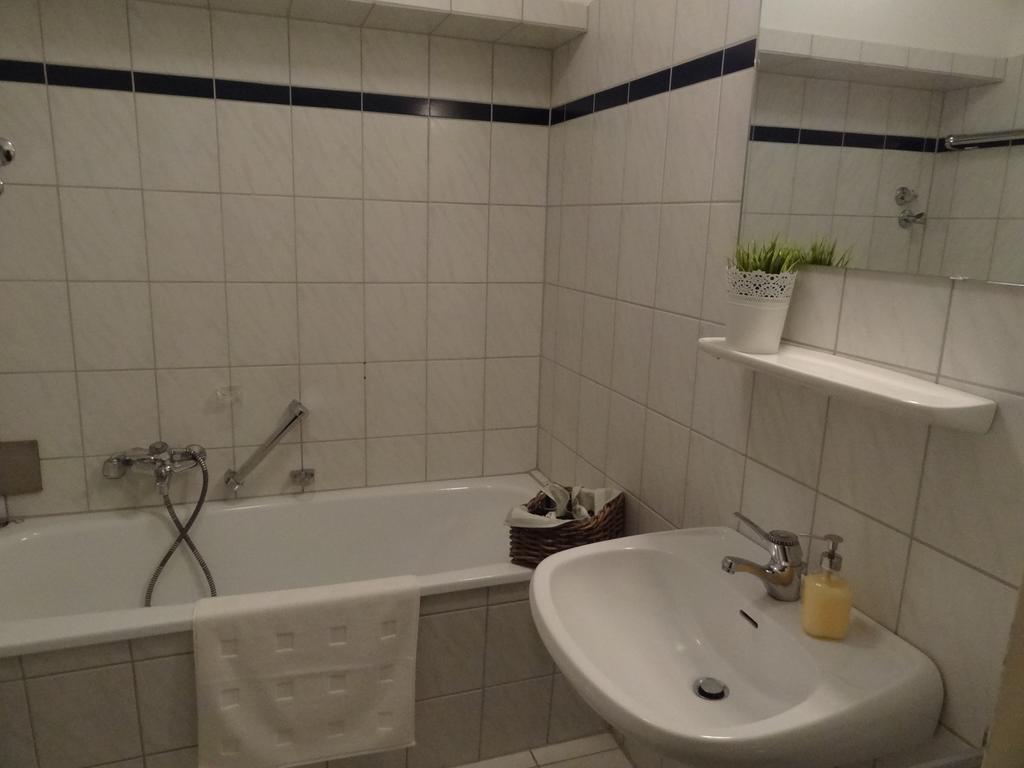 Hotel In Der Strassen Золинген Экстерьер фото