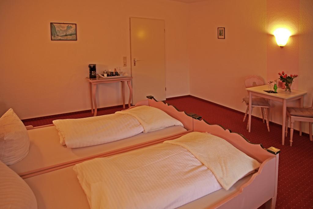 Hotel In Der Strassen Золинген Экстерьер фото