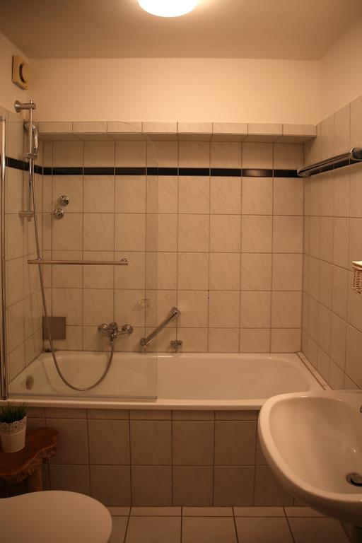 Hotel In Der Strassen Золинген Экстерьер фото
