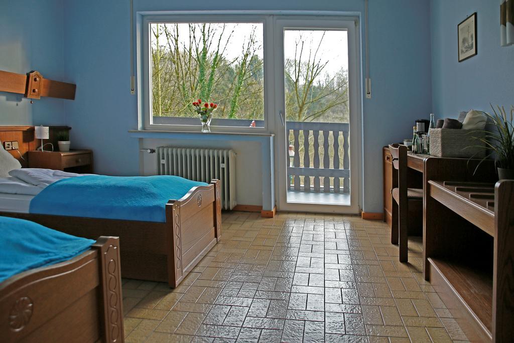 Hotel In Der Strassen Золинген Экстерьер фото